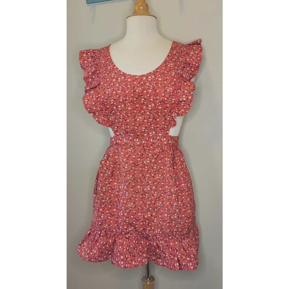 Criss cross ruffle apron